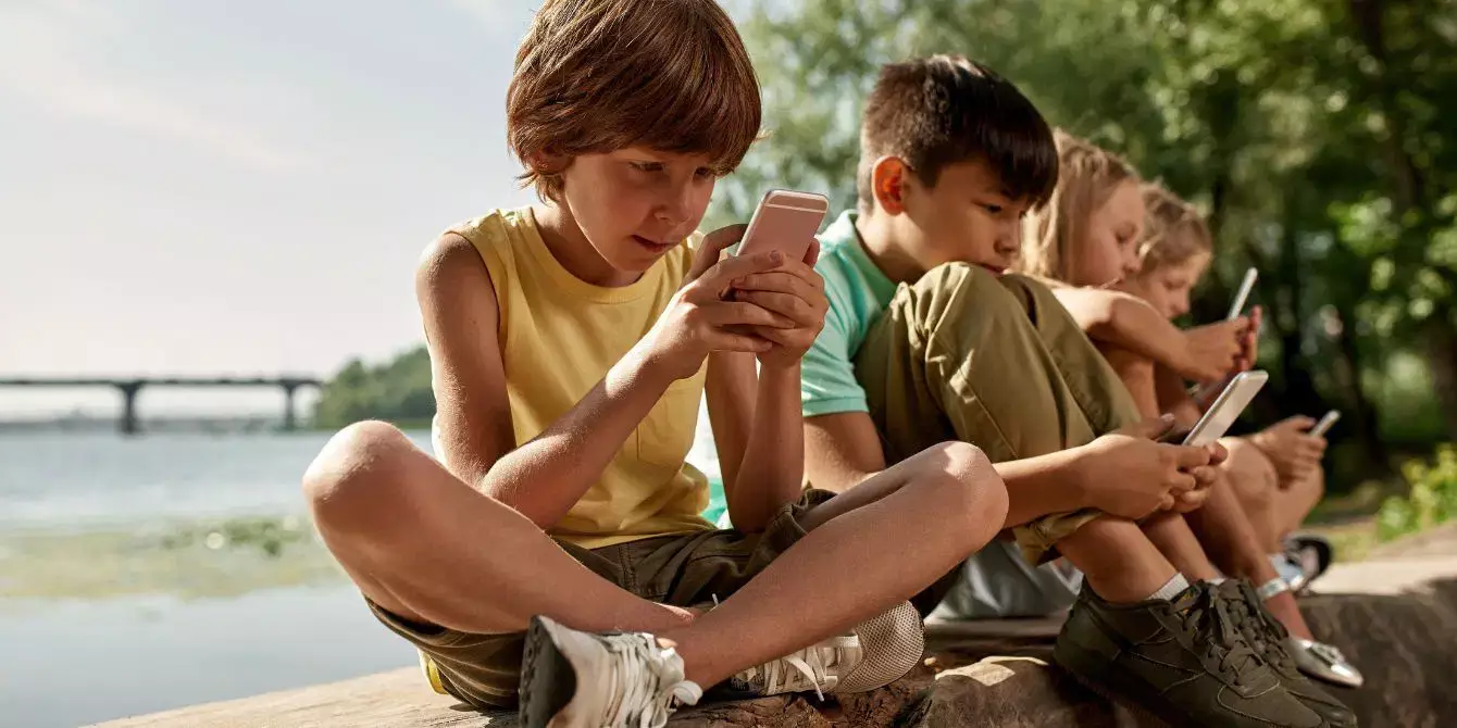 Balancing Digital and Analog: Parenting in the Age of Technology